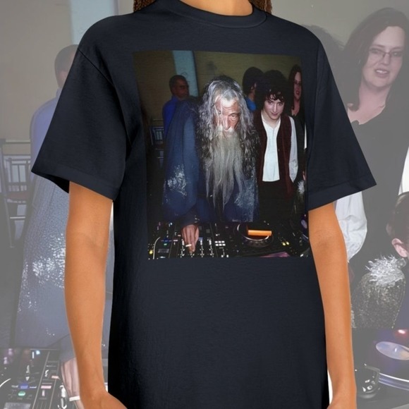 Gandalf Dj With Frodo Tshirt  Lord Of The Rings Shirt Classic Unisex - Picture 1 of 4